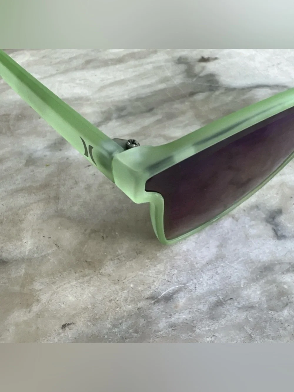 NWT Hurley Lime Matte Green Polarized Blue-Green Mirrored Sunglasses 10410P 330